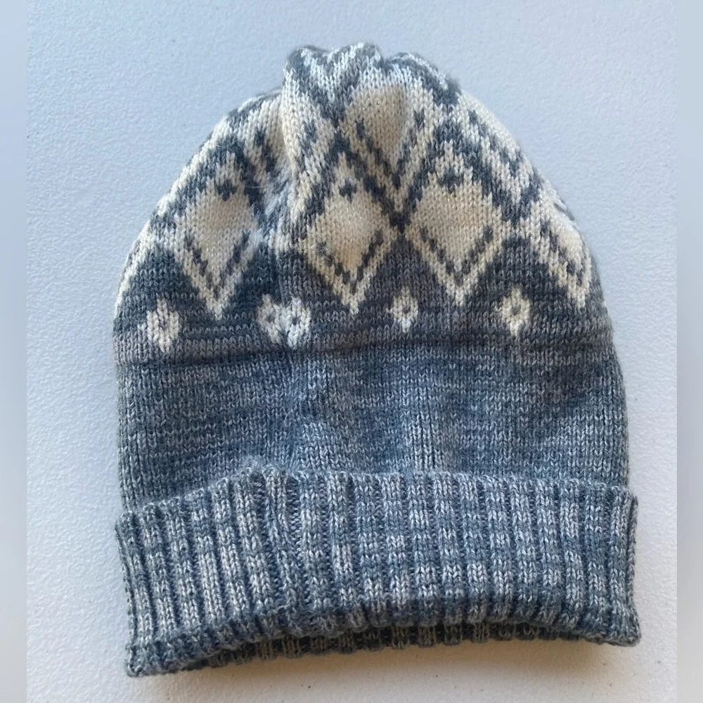 OshKosh B’gosh Grey Fair Isle Nordic Style Light Sparkle Super Soft Knit Beanie